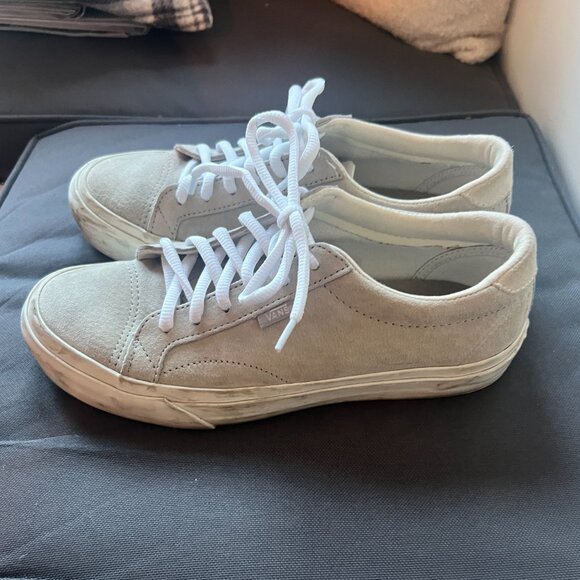 VANS Off-White Suede Sneaker - Women’s 7.5/Men's 6.0 - Model 721454 - Picture 2 of 6